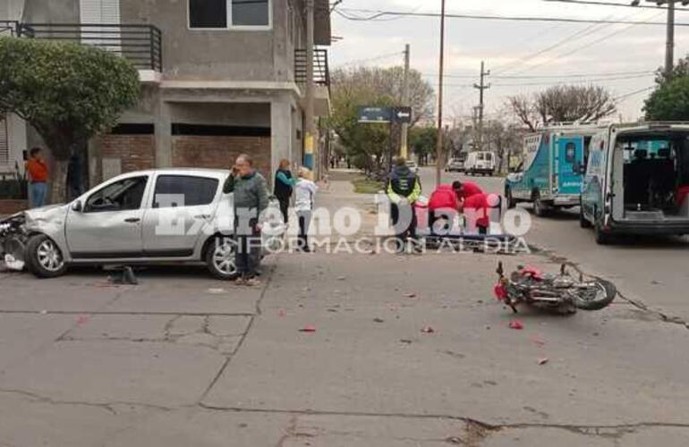 Imagen de Violento accidente entre moto y auto