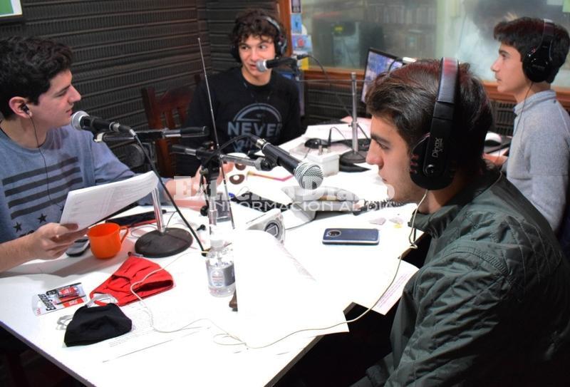 El programa se emite todos los viernes de 17 a 19 hs por FM Asunci&oacute;n.