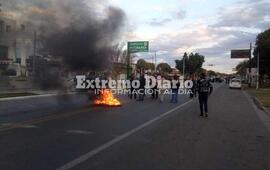 Vecinos de Pueblo Esther organizaron una manifestaci&oacute;n hoy por la tarde.