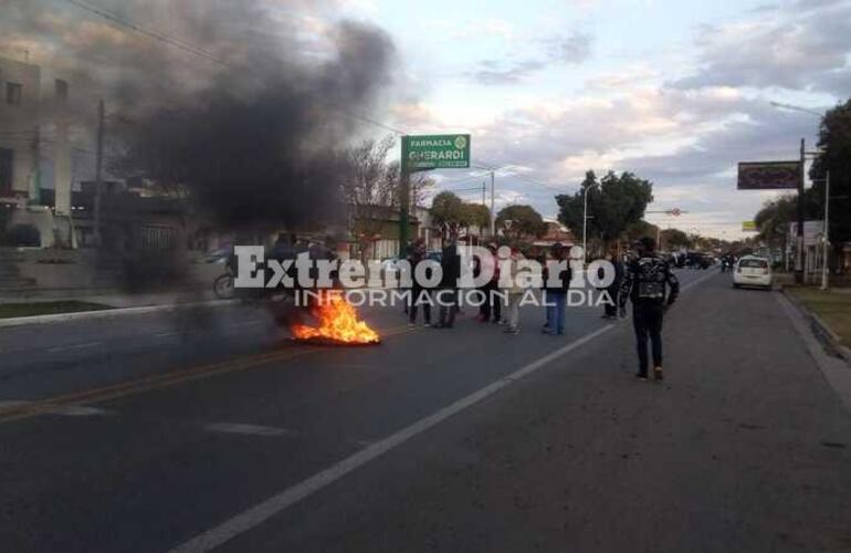 Vecinos de Pueblo Esther organizaron una manifestaci&oacute;n hoy por la tarde.