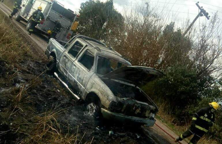 Bomberos de Arroyo Seco sofoco el siniestro.