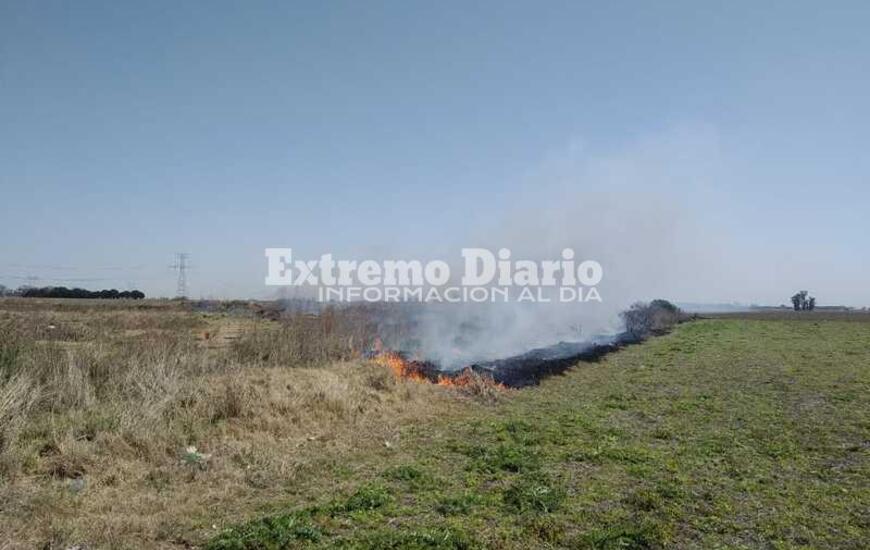 Imagen de Incendio de pastizales en el Barrio El Omb&uacute;