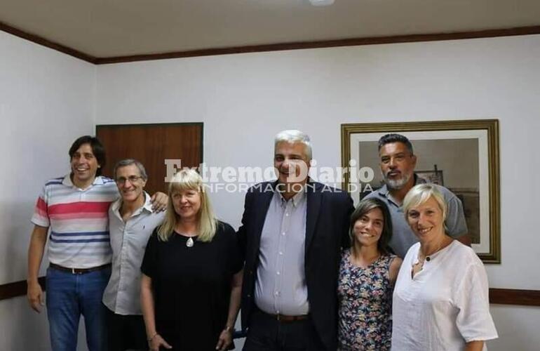 Victoria Echeverr&iacute;a (izq de Esper) en una de sus visitas a nuestra ciudad