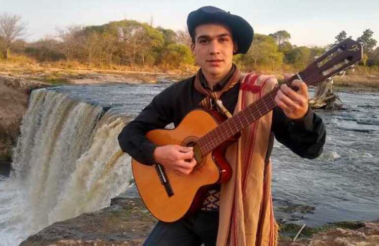 El joven músico de Fighiera se suma a la solidaridad.