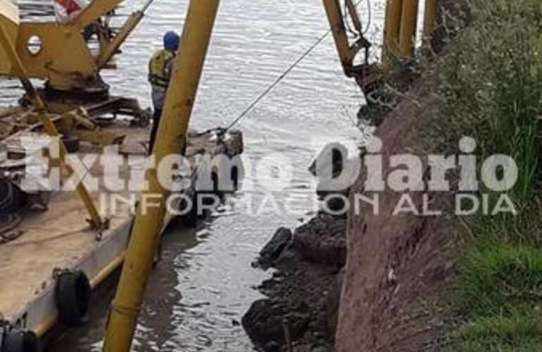Est&aacute; realizando un importante movimiento de suelo sobre el arroyo Seco