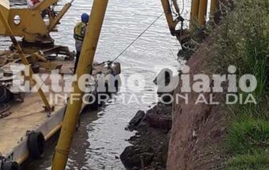 Est&aacute; realizando un importante movimiento de suelo sobre el arroyo Seco