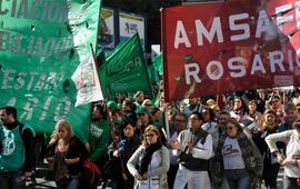 Los docentes de Amsaf&eacute;, en una foto de archivo en la que planteaban reclamos salariales junto a trabajadores estatales.