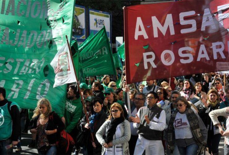 Los docentes de Amsafé, en una foto de archivo en la que planteaban reclamos salariales junto a trabajadores estatales.