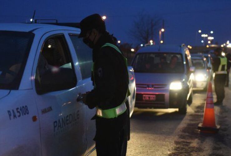 Este sábado por la noche comienzan los controles y se requerirán ciertos permisos de circulación. Foto: Francisco Guillén