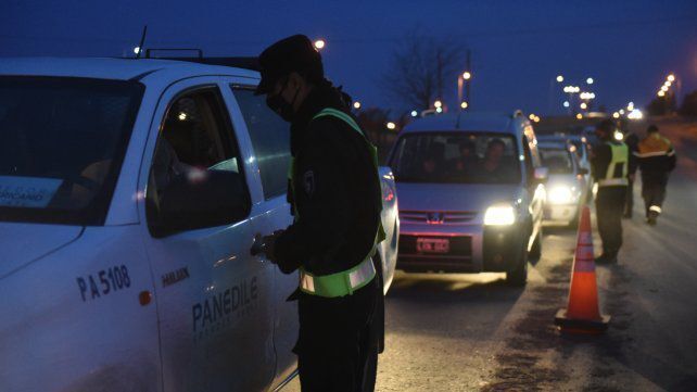 Este s&aacute;bado por la noche comienzan los controles y se requerir&aacute;n ciertos permisos de circulaci&oacute;n. Foto: Francisco Guill&eacute;n