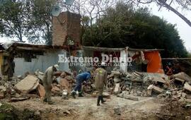 Imagen de Derriban una casa usurpada que fue baleada en la semana