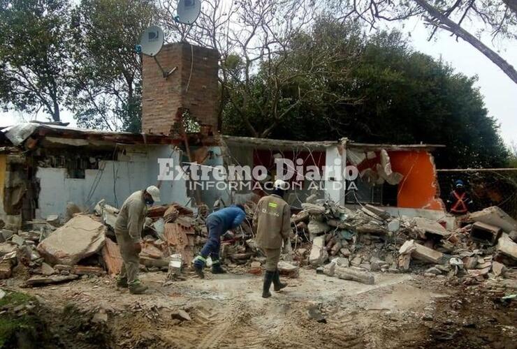 Imagen de Derriban una casa usurpada que fue baleada en la semana