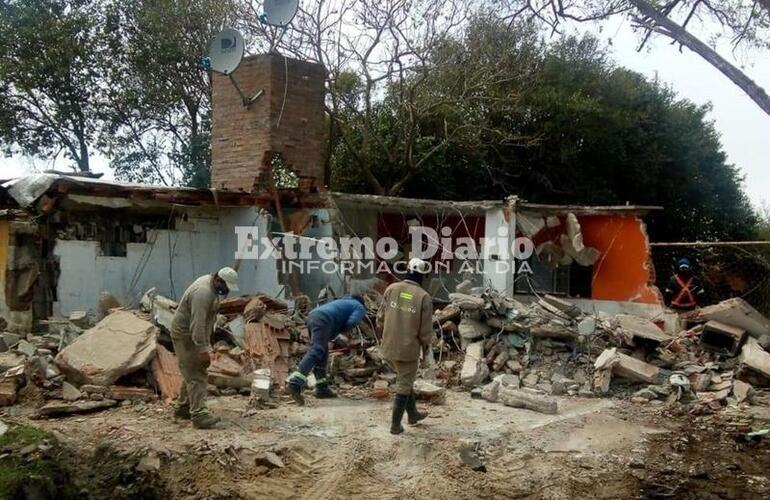 Imagen de Derriban una casa usurpada que fue baleada en la semana