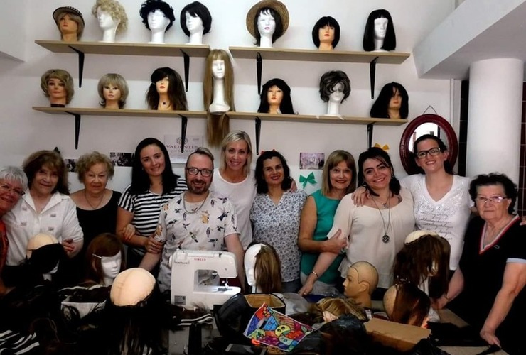 Confeccionan pelucas con donaciones de cabello