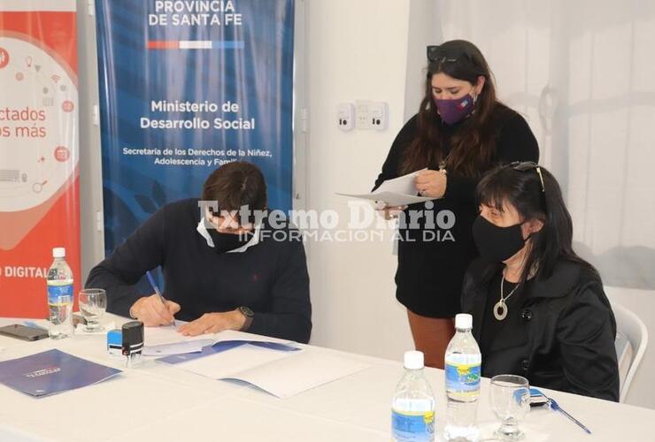 Stangoni firmó esta mañana el convenio con la Provincia