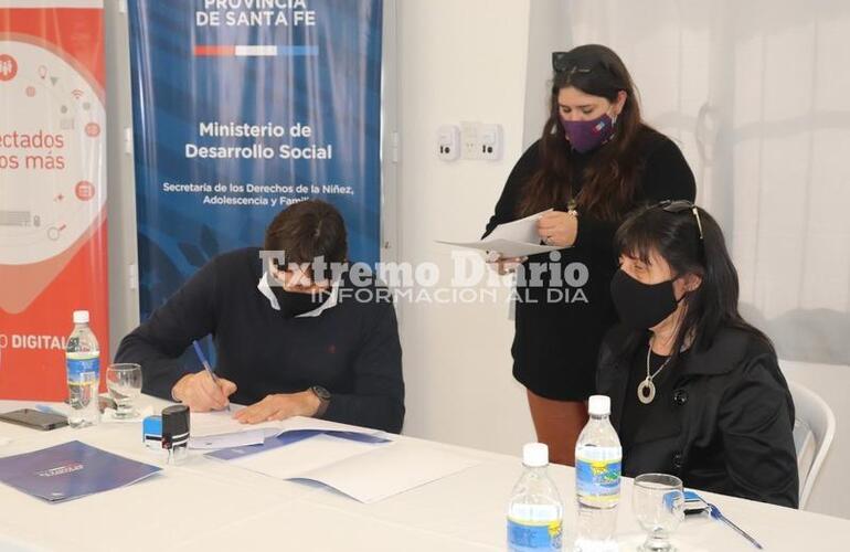 Stangoni firmó esta mañana el convenio con la Provincia