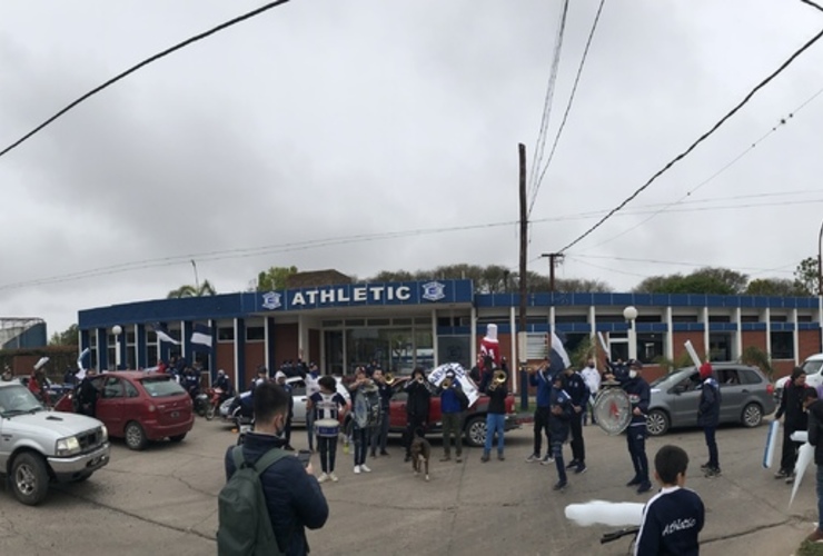 Imagen de Athletic festejó su 92 Aniversario, con una Caravana Picante por toda la ciudad