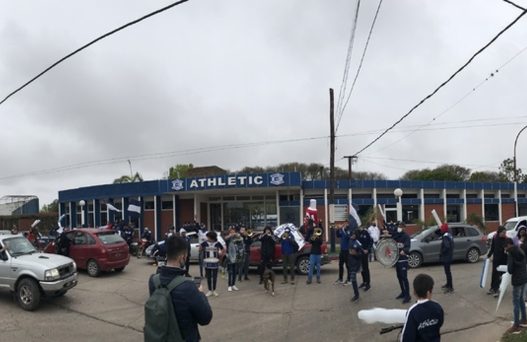 Imagen de Athletic festejó su 92 Aniversario, con una Caravana Picante por toda la ciudad