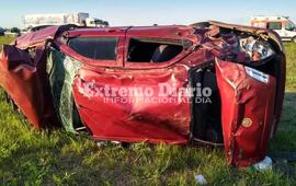 El veh&iacute;culo dio varios vuelcos