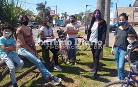 Madres y Cooperadores se movilizaron con un petitorio.
