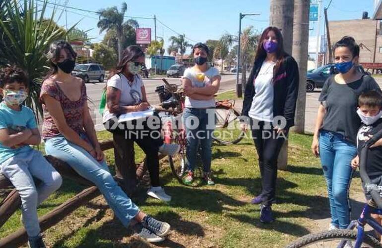 Madres y Cooperadores se movilizaron con un petitorio.