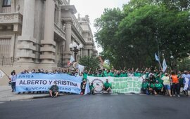 Imagen de Una ruidosa caravana recorri&oacute; las calles para celebrar el D&iacute;a de la Lealtad