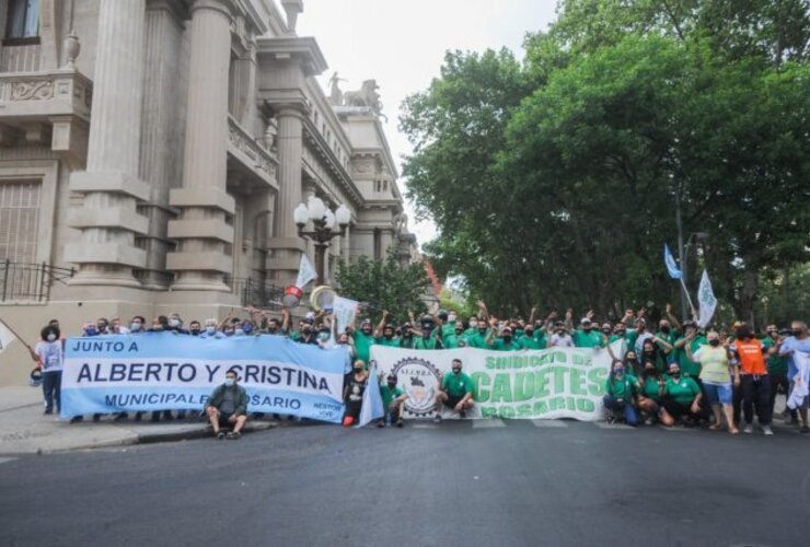 Imagen de Una ruidosa caravana recorrió las calles para celebrar el Día de la Lealtad