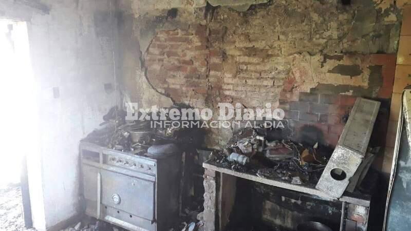 Un padre y sus hijos necesitan de la ayuda de toda la comunidad.