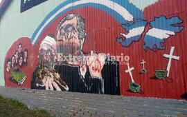 Imagen de Vandalizaron la imagen de N&eacute;stor Kirchner que hab&iacute;a sido pintada en los galpones