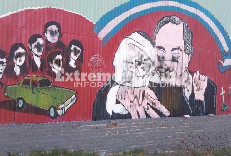 Imagen de Otra vez: Volvieron a dañar el mural de Kirchner