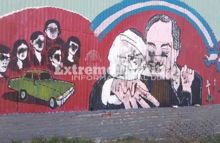 Imagen de Otra vez: Volvieron a da&ntilde;ar el mural de Kirchner
