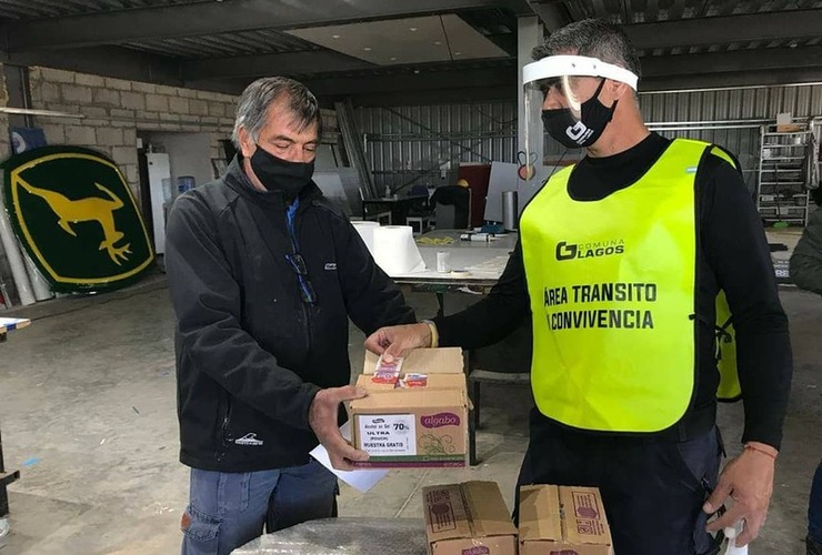 Imagen de Controles de seguridad e higiene y entrega de alcohol en gel a industrias y comercios