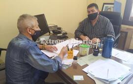 Barducci junto a Spina debatiendo el trabajo del fin de semana