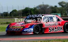 Imagen de Juan Cruz Benvenuti con la pole para la carrera 7...