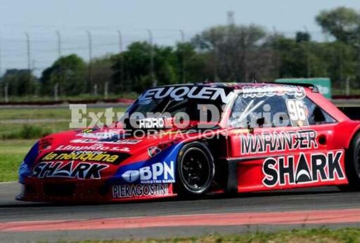 Imagen de Juan Cruz Benvenuti con la pole para la carrera 7...