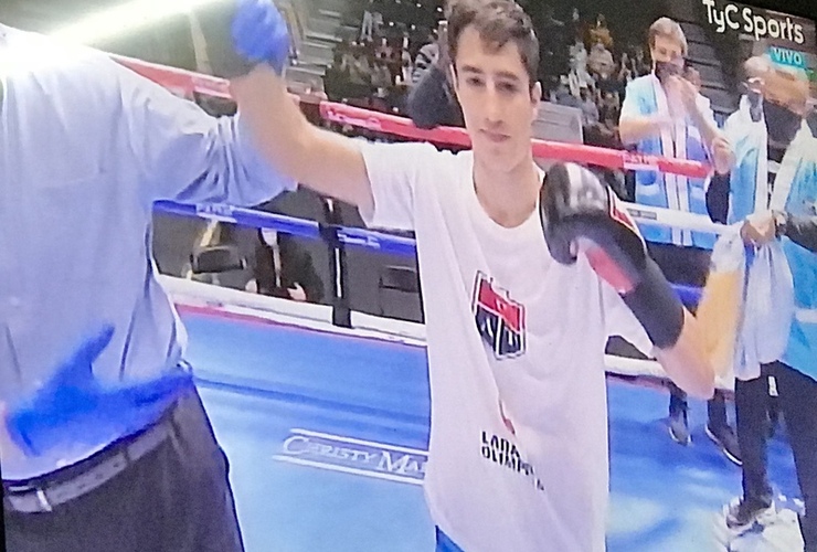 Imagen de Debut soñado: Mirco Cuello ganó su primera pelea como boxeador Profesional