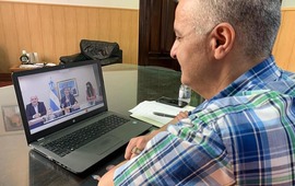 El intendente de Arroyo Seco Nizar Esper durante la videoconferencia por el programa Municipios de Pie. Foto: Archivo Municipalidad