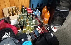 En la fiesta secuestraron bebidas, equipos de m&uacute;sica y parlantes.
