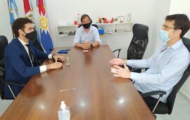 El mandatario y uno de los referentes de la Cooperativa recibieron al delegado de Rosario del ENACOM.