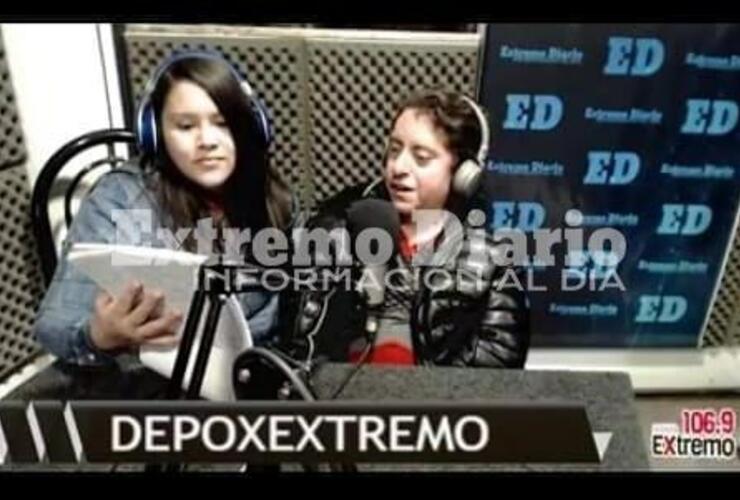 José y su novia Camila en su programa de Radio Extremo