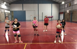 Imagen de El �mini� Voley de Talleres, volvi&oacute; a entrenar.