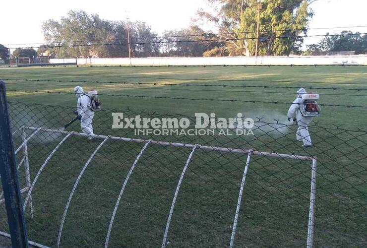 Imagen de Fumigaciones contra en el Dengue en el club Athletic y Barrio A.S.A.C.