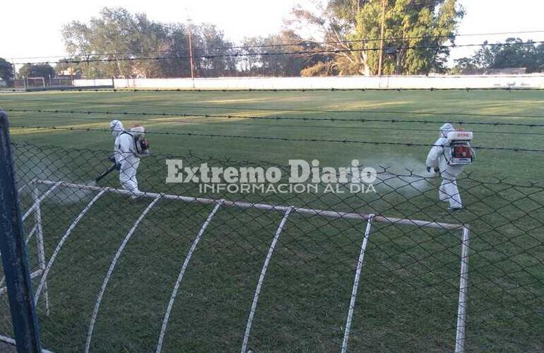 Imagen de Fumigaciones contra en el Dengue en el club Athletic y Barrio A.S.A.C.