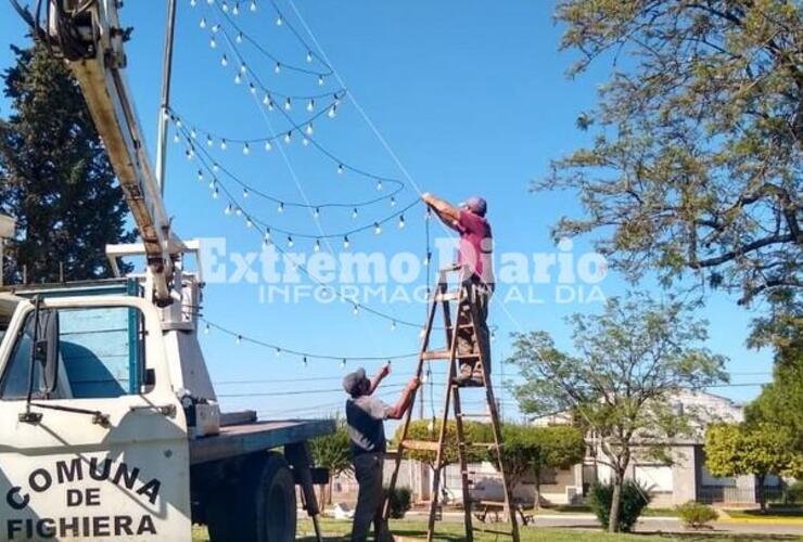 Está en la plaza pública de la vecina localidad.