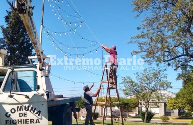 Está en la plaza pública de la vecina localidad.