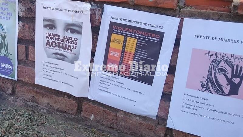 La pegatina se realiz&oacute; en la plaza p&uacute;blica