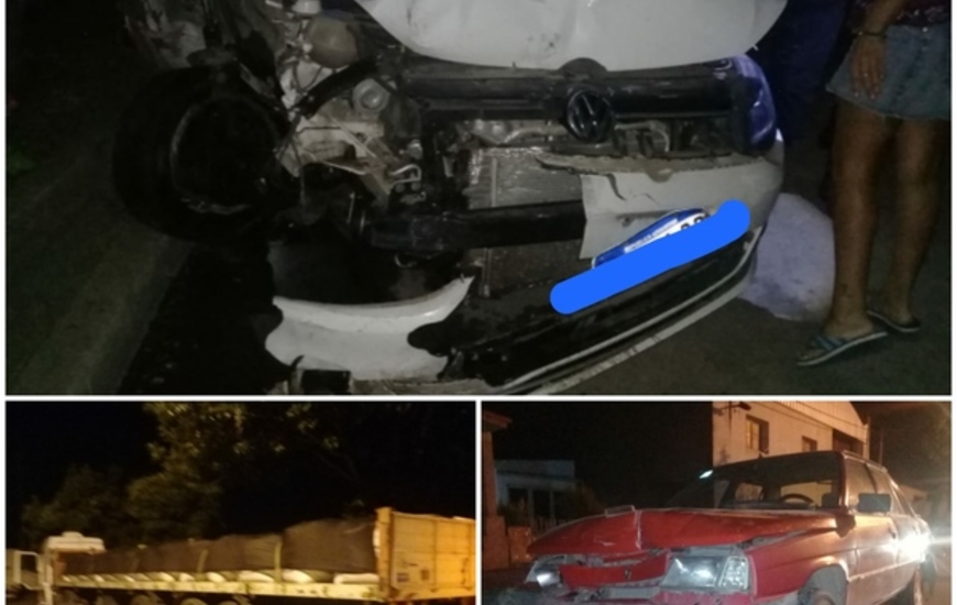 Imagen de Perdi&oacute; el control de su auto y choc&oacute; a tres veh&iacute;culos estacionados