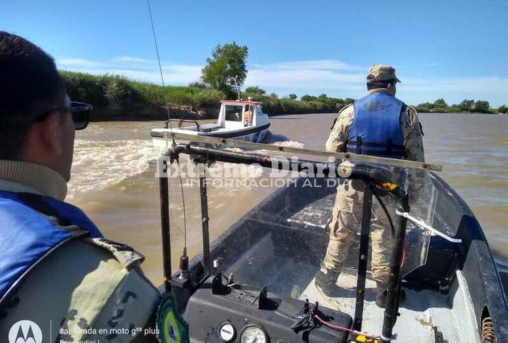 Trabajan personal de la Comisaria 3&deg; de Islas y Prefectura Naval