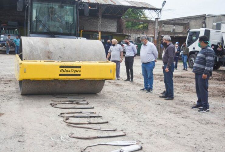 La semana pasada se compactaron 138 ca&ntilde;os de escape irregulares. Lo recaudado por a venta de la chatarra fue para una ONG.