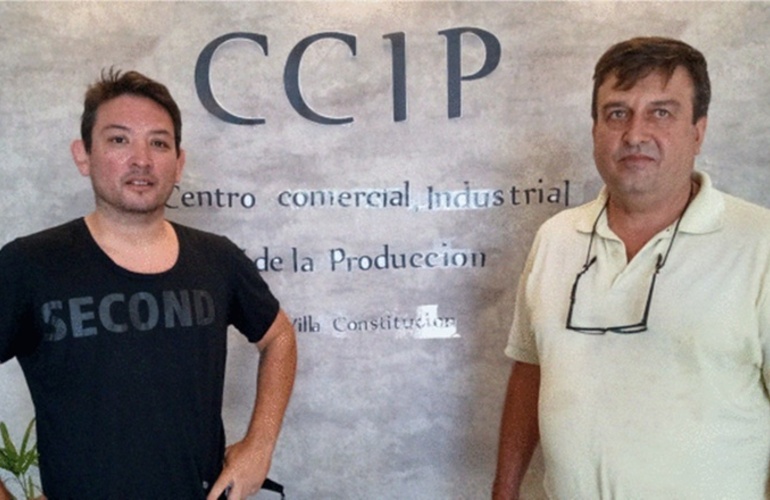 Luciano Arizaga de la comisión del CCIP y Juan Carlos Muriel, presidente de la institución.